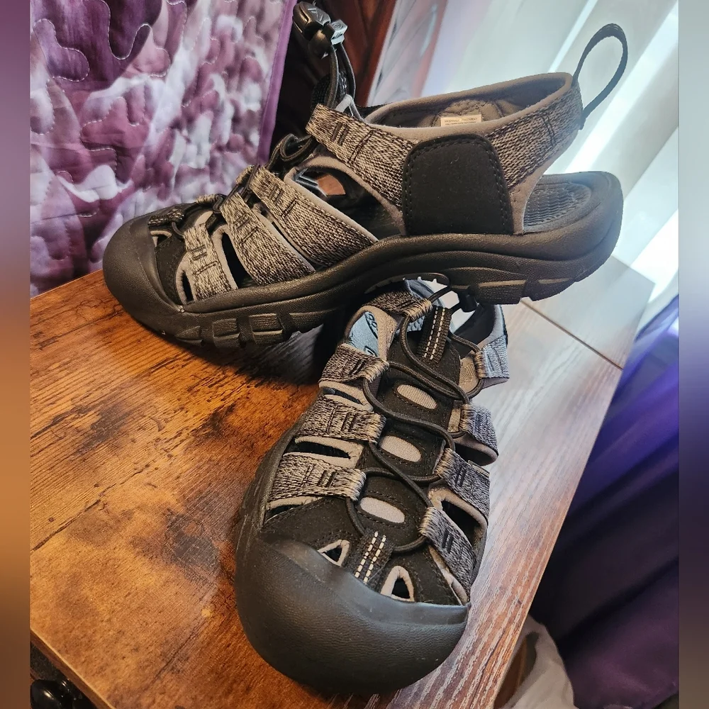 Keen Newport H2 Sandals Size 7